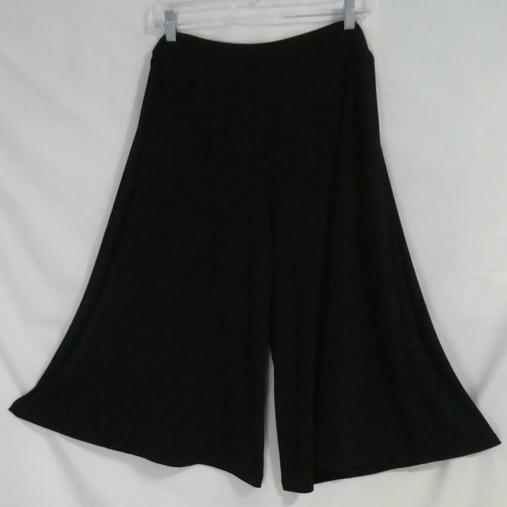 AB STUDIO | large | Capri Leggings With Decorative Double String Sides | USA - Picture 2 of 16